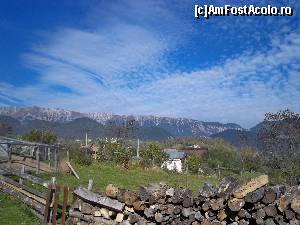 [P04] Pensiunea Casa Tabacaru - vedere din curtea pensiunii spre Piatra Craiului » foto by ioana2014
 - 
<span class="allrVoted glyphicon glyphicon-heart hidden" id="av564963"></span>
<a class="m-l-10 hidden" id="sv564963" onclick="voting_Foto_DelVot(,564963,2305)" role="button">șterge vot <span class="glyphicon glyphicon-remove"></span></a>
<a id="v9564963" class=" c-red"  onclick="voting_Foto_SetVot(564963)" role="button"><span class="glyphicon glyphicon-heart-empty"></span> <b>LIKE</b> = Votează poza</a> <img class="hidden"  id="f564963W9" src="/imagini/loader.gif" border="0" /><span class="AjErrMes hidden" id="e564963ErM"></span>