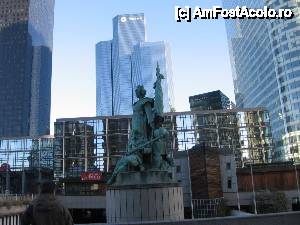 [P13] Statuia La Defense pe locul unde a fost amplasată iniţial » foto by Michi
 - 
<span class="allrVoted glyphicon glyphicon-heart hidden" id="av393598"></span>
<a class="m-l-10 hidden" id="sv393598" onclick="voting_Foto_DelVot(,393598,2333)" role="button">șterge vot <span class="glyphicon glyphicon-remove"></span></a>
<a id="v9393598" class=" c-red"  onclick="voting_Foto_SetVot(393598)" role="button"><span class="glyphicon glyphicon-heart-empty"></span> <b>LIKE</b> = Votează poza</a> <img class="hidden"  id="f393598W9" src="/imagini/loader.gif" border="0" /><span class="AjErrMes hidden" id="e393598ErM"></span>