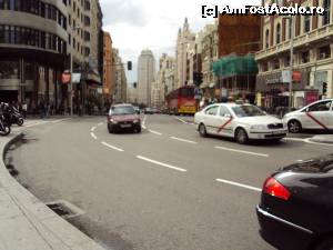 [P15] Gran Via, cea mai mare şi mai renumită arteră centrală din capitala Spaniei. În fundal, Torre de Madrid din Plaza de Espana.  » foto by Carmen Ion
 - 
<span class="allrVoted glyphicon glyphicon-heart hidden" id="av612941"></span>
<a class="m-l-10 hidden" id="sv612941" onclick="voting_Foto_DelVot(,612941,2442)" role="button">șterge vot <span class="glyphicon glyphicon-remove"></span></a>
<a id="v9612941" class=" c-red"  onclick="voting_Foto_SetVot(612941)" role="button"><span class="glyphicon glyphicon-heart-empty"></span> <b>LIKE</b> = Votează poza</a> <img class="hidden"  id="f612941W9" src="/imagini/loader.gif" border="0" /><span class="AjErrMes hidden" id="e612941ErM"></span>