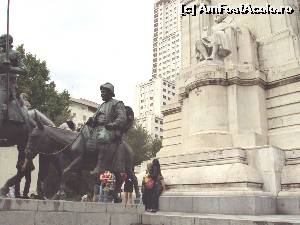 [P19] Grupul statuar din Plaza de Espana dedicat marelui scriitor Miguel de Cervantes Saavedra, autorul celebrului 'Don Quijote de la Mancha'.  » foto by Carmen Ion
 - 
<span class="allrVoted glyphicon glyphicon-heart hidden" id="av612945"></span>
<a class="m-l-10 hidden" id="sv612945" onclick="voting_Foto_DelVot(,612945,2442)" role="button">șterge vot <span class="glyphicon glyphicon-remove"></span></a>
<a id="v9612945" class=" c-red"  onclick="voting_Foto_SetVot(612945)" role="button"><span class="glyphicon glyphicon-heart-empty"></span> <b>LIKE</b> = Votează poza</a> <img class="hidden"  id="f612945W9" src="/imagini/loader.gif" border="0" /><span class="AjErrMes hidden" id="e612945ErM"></span>