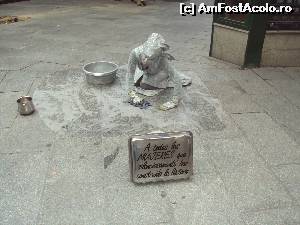 [P07] Statuie umană în Plaza Mayor. Mesajul m-a impresionat profund.  » foto by Carmen Ion
 - 
<span class="allrVoted glyphicon glyphicon-heart hidden" id="av612933"></span>
<a class="m-l-10 hidden" id="sv612933" onclick="voting_Foto_DelVot(,612933,2442)" role="button">șterge vot <span class="glyphicon glyphicon-remove"></span></a>
<a id="v9612933" class=" c-red"  onclick="voting_Foto_SetVot(612933)" role="button"><span class="glyphicon glyphicon-heart-empty"></span> <b>LIKE</b> = Votează poza</a> <img class="hidden"  id="f612933W9" src="/imagini/loader.gif" border="0" /><span class="AjErrMes hidden" id="e612933ErM"></span>