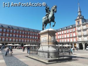 [P66] <strong>Plaza Mayor - statuia regelui Filip al III-lea călare</strong> » foto by Mika
 - 
<span class="allrVoted glyphicon glyphicon-heart hidden" id="av1206916"></span>
<a class="m-l-10 hidden" id="sv1206916" onclick="voting_Foto_DelVot(,1206916,2442)" role="button">șterge vot <span class="glyphicon glyphicon-remove"></span></a>
<a id="v91206916" class=" c-red"  onclick="voting_Foto_SetVot(1206916)" role="button"><span class="glyphicon glyphicon-heart-empty"></span> <b>LIKE</b> = Votează poza</a> <img class="hidden"  id="f1206916W9" src="/imagini/loader.gif" border="0" /><span class="AjErrMes hidden" id="e1206916ErM"></span>