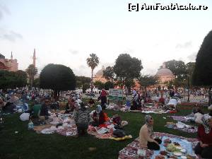 [P20] Ramadan la Istanbul - nu e picnic....e Ramadan!!! » foto by sunflower
 - 
<span class="allrVoted glyphicon glyphicon-heart hidden" id="av526524"></span>
<a class="m-l-10 hidden" id="sv526524" onclick="voting_Foto_DelVot(,526524,2468)" role="button">șterge vot <span class="glyphicon glyphicon-remove"></span></a>
<a id="v9526524" class=" c-red"  onclick="voting_Foto_SetVot(526524)" role="button"><span class="glyphicon glyphicon-heart-empty"></span> <b>LIKE</b> = Votează poza</a> <img class="hidden"  id="f526524W9" src="/imagini/loader.gif" border="0" /><span class="AjErrMes hidden" id="e526524ErM"></span>