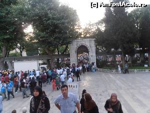 [P04] Ramadan la Istanbul - ieșind din curtea interioară a moscheei ne întâmpină o mare de oameni, în plan îndepărtat » foto by sunflower
 - 
<span class="allrVoted glyphicon glyphicon-heart hidden" id="av526508"></span>
<a class="m-l-10 hidden" id="sv526508" onclick="voting_Foto_DelVot(,526508,2468)" role="button">șterge vot <span class="glyphicon glyphicon-remove"></span></a>
<a id="v9526508" class=" c-red"  onclick="voting_Foto_SetVot(526508)" role="button"><span class="glyphicon glyphicon-heart-empty"></span> <b>LIKE</b> = Votează poza</a> <img class="hidden"  id="f526508W9" src="/imagini/loader.gif" border="0" /><span class="AjErrMes hidden" id="e526508ErM"></span>