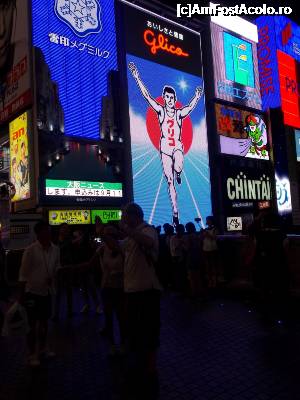 [P70] Osaka, Dotonbori, lângă Glico soțul face o poză » foto by mprofeanu
 - 
<span class="allrVoted glyphicon glyphicon-heart hidden" id="av702100"></span>
<a class="m-l-10 hidden" id="sv702100" onclick="voting_Foto_DelVot(,702100,2490)" role="button">șterge vot <span class="glyphicon glyphicon-remove"></span></a>
<a id="v9702100" class=" c-red"  onclick="voting_Foto_SetVot(702100)" role="button"><span class="glyphicon glyphicon-heart-empty"></span> <b>LIKE</b> = Votează poza</a> <img class="hidden"  id="f702100W9" src="/imagini/loader.gif" border="0" /><span class="AjErrMes hidden" id="e702100ErM"></span>