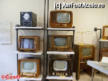 [P37] Televizoare germane, fabricate în anii '50. La noi, prima emisiune de televiziune a avut loc la 30 decembrie 1956, ziua Republicii Populare Române. Cu 9 ani în urmă, Regele Mihai fusese forţat să abdice. » foto by Costi
 - 
<span class="allrVoted glyphicon glyphicon-heart hidden" id="av288711"></span>
<a class="m-l-10 hidden" id="sv288711" onclick="voting_Foto_DelVot(,288711,2504)" role="button">șterge vot <span class="glyphicon glyphicon-remove"></span></a>
<a id="v9288711" class=" c-red"  onclick="voting_Foto_SetVot(288711)" role="button"><span class="glyphicon glyphicon-heart-empty"></span> <b>LIKE</b> = Votează poza</a> <img class="hidden"  id="f288711W9" src="/imagini/loader.gif" border="0" /><span class="AjErrMes hidden" id="e288711ErM"></span>