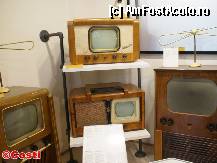 [P38] Când în lumea civilizată televizoarele au devenit accesibile, ele erau dotate şi cu aparate de radio, precum cele din această fotografie. » foto by Costi
 - 
<span class="allrVoted glyphicon glyphicon-heart hidden" id="av288712"></span>
<a class="m-l-10 hidden" id="sv288712" onclick="voting_Foto_DelVot(,288712,2504)" role="button">șterge vot <span class="glyphicon glyphicon-remove"></span></a>
<a id="v9288712" class=" c-red"  onclick="voting_Foto_SetVot(288712)" role="button"><span class="glyphicon glyphicon-heart-empty"></span> <b>LIKE</b> = Votează poza</a> <img class="hidden"  id="f288712W9" src="/imagini/loader.gif" border="0" /><span class="AjErrMes hidden" id="e288712ErM"></span>