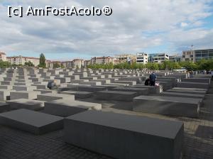 [P03] Memorialul Holocaustului, Berlin.  » foto by mihaelavoicu
 - 
<span class="allrVoted glyphicon glyphicon-heart hidden" id="av940551"></span>
<a class="m-l-10 hidden" id="sv940551" onclick="voting_Foto_DelVot(,940551,2504)" role="button">șterge vot <span class="glyphicon glyphicon-remove"></span></a>
<a id="v9940551" class=" c-red"  onclick="voting_Foto_SetVot(940551)" role="button"><span class="glyphicon glyphicon-heart-empty"></span> <b>LIKE</b> = Votează poza</a> <img class="hidden"  id="f940551W9" src="/imagini/loader.gif" border="0" /><span class="AjErrMes hidden" id="e940551ErM"></span>