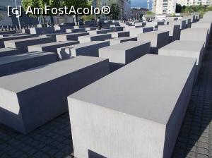 [P06] Monoliții din piatră ale Memorialului Holocaustului din Berlin.  » foto by mihaelavoicu
 - 
<span class="allrVoted glyphicon glyphicon-heart hidden" id="av940561"></span>
<a class="m-l-10 hidden" id="sv940561" onclick="voting_Foto_DelVot(,940561,2504)" role="button">șterge vot <span class="glyphicon glyphicon-remove"></span></a>
<a id="v9940561" class=" c-red"  onclick="voting_Foto_SetVot(940561)" role="button"><span class="glyphicon glyphicon-heart-empty"></span> <b>LIKE</b> = Votează poza</a> <img class="hidden"  id="f940561W9" src="/imagini/loader.gif" border="0" /><span class="AjErrMes hidden" id="e940561ErM"></span>