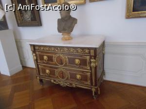 [P14] Mobilier, Chloss Charlottenburg, Berlin » foto by mihaelavoicu
 - 
<span class="allrVoted glyphicon glyphicon-heart hidden" id="av1127518"></span>
<a class="m-l-10 hidden" id="sv1127518" onclick="voting_Foto_DelVot(,1127518,2504)" role="button">șterge vot <span class="glyphicon glyphicon-remove"></span></a>
<a id="v91127518" class=" c-red"  onclick="voting_Foto_SetVot(1127518)" role="button"><span class="glyphicon glyphicon-heart-empty"></span> <b>LIKE</b> = Votează poza</a> <img class="hidden"  id="f1127518W9" src="/imagini/loader.gif" border="0" /><span class="AjErrMes hidden" id="e1127518ErM"></span>