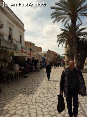 [P27] STRADA DIN SOUK-MEDINA SOUSSE » foto by ile57b
 - 
<span class="allrVoted glyphicon glyphicon-heart hidden" id="av1290660"></span>
<a class="m-l-10 hidden" id="sv1290660" onclick="voting_Foto_DelVot(,1290660,2508)" role="button">șterge vot <span class="glyphicon glyphicon-remove"></span></a>
<a id="v91290660" class=" c-red"  onclick="voting_Foto_SetVot(1290660)" role="button"><span class="glyphicon glyphicon-heart-empty"></span> <b>LIKE</b> = Votează poza</a> <img class="hidden"  id="f1290660W9" src="/imagini/loader.gif" border="0" /><span class="AjErrMes hidden" id="e1290660ErM"></span>