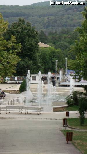 [P65] Veliko Târnovo - parcul Marno Pole (Câmpia Marno) din centru - fântâna arteziană cu jocuri de ape.  » foto by Dragoș_MD
 - 
<span class="allrVoted glyphicon glyphicon-heart hidden" id="av375830"></span>
<a class="m-l-10 hidden" id="sv375830" onclick="voting_Foto_DelVot(,375830,2587)" role="button">șterge vot <span class="glyphicon glyphicon-remove"></span></a>
<a id="v9375830" class=" c-red"  onclick="voting_Foto_SetVot(375830)" role="button"><span class="glyphicon glyphicon-heart-empty"></span> <b>LIKE</b> = Votează poza</a> <img class="hidden"  id="f375830W9" src="/imagini/loader.gif" border="0" /><span class="AjErrMes hidden" id="e375830ErM"></span>