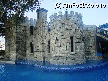 [P09] Piscina de la Castel - nu am vazut pe nimeni in apa - era mai tot timpul umbra in aceasta zona  » foto by Andre
 - 
<span class="allrVoted glyphicon glyphicon-heart hidden" id="av15113"></span>
<a class="m-l-10 hidden" id="sv15113" onclick="voting_Foto_DelVot(,15113,2633)" role="button">șterge vot <span class="glyphicon glyphicon-remove"></span></a>
<a id="v915113" class=" c-red"  onclick="voting_Foto_SetVot(15113)" role="button"><span class="glyphicon glyphicon-heart-empty"></span> <b>LIKE</b> = Votează poza</a> <img class="hidden"  id="f15113W9" src="/imagini/loader.gif" border="0" /><span class="AjErrMes hidden" id="e15113ErM"></span>