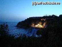 [P16] restaurantul pescaresc, vazut de pe faleza complexului. Din pacate calitatea imaginii nu este foarte buna » foto by Stone
 - 
<span class="allrVoted glyphicon glyphicon-heart hidden" id="av200038"></span>
<a class="m-l-10 hidden" id="sv200038" onclick="voting_Foto_DelVot(,200038,2733)" role="button">șterge vot <span class="glyphicon glyphicon-remove"></span></a>
<a id="v9200038" class=" c-red"  onclick="voting_Foto_SetVot(200038)" role="button"><span class="glyphicon glyphicon-heart-empty"></span> <b>LIKE</b> = Votează poza</a> <img class="hidden"  id="f200038W9" src="/imagini/loader.gif" border="0" /><span class="AjErrMes hidden" id="e200038ErM"></span>