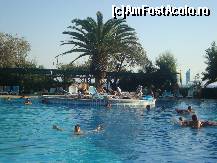 [P25] a doua piscina... » foto by beko
 - 
<span class="allrVoted glyphicon glyphicon-heart hidden" id="av143042"></span>
<a class="m-l-10 hidden" id="sv143042" onclick="voting_Foto_DelVot(,143042,2733)" role="button">șterge vot <span class="glyphicon glyphicon-remove"></span></a>
<a id="v9143042" class=" c-red"  onclick="voting_Foto_SetVot(143042)" role="button"><span class="glyphicon glyphicon-heart-empty"></span> <b>LIKE</b> = Votează poza</a> <img class="hidden"  id="f143042W9" src="/imagini/loader.gif" border="0" /><span class="AjErrMes hidden" id="e143042ErM"></span>