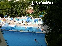 [P9x] aici se pot vedea cele 3 piscine ale hotelului,iar dupa piscine este un teren de tenis care se zareste intre copaci. » foto by lilly
 - 
<span class="allrVoted glyphicon glyphicon-heart hidden" id="av35993"></span>
<a class="m-l-10 hidden" id="sv35993" onclick="voting_Foto_DelVot(,35993,2770)" role="button">șterge vot <span class="glyphicon glyphicon-remove"></span></a>
<a id="v935993" class=" c-red"  onclick="voting_Foto_SetVot(35993)" role="button"><span class="glyphicon glyphicon-heart-empty"></span> <b>LIKE</b> = Votează poza</a> <img class="hidden"  id="f35993W9" src="/imagini/loader.gif" border="0" /><span class="AjErrMes hidden" id="e35993ErM"></span>