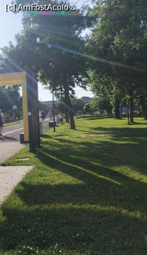 [P06] In imagine este parcul din vecinătatea complexului,in drum spre plajă.
Puteți face o plimbare pe jos,parcul e minunat,curat, iarba tunsă și udat in permanență.
O plăcere...are multe bănci dacă doriți să petreceți mai mult timp. » foto by IFTIME și GHITA
 - 
<span class="allrVoted glyphicon glyphicon-heart hidden" id="av1488245"></span>
<a class="m-l-10 hidden" id="sv1488245" onclick="voting_Foto_DelVot(,1488245,2785)" role="button">șterge vot <span class="glyphicon glyphicon-remove"></span></a>
<a id="v91488245" class=" c-red"  onclick="voting_Foto_SetVot(1488245)" role="button"><span class="glyphicon glyphicon-heart-empty"></span> <b>LIKE</b> = Votează poza</a> <img class="hidden"  id="f1488245W9" src="/imagini/loader.gif" border="0" /><span class="AjErrMes hidden" id="e1488245ErM"></span>