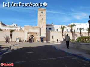 [P15] Bab Marrakech, din Essaouira. („bab” înseamnă „poartă”)  » foto by Costi
 - 
<span class="allrVoted glyphicon glyphicon-heart hidden" id="av836097"></span>
<a class="m-l-10 hidden" id="sv836097" onclick="voting_Foto_DelVot(,836097,2870)" role="button">șterge vot <span class="glyphicon glyphicon-remove"></span></a>
<a id="v9836097" class=" c-red"  onclick="voting_Foto_SetVot(836097)" role="button"><span class="glyphicon glyphicon-heart-empty"></span> <b>LIKE</b> = Votează poza</a> <img class="hidden"  id="f836097W9" src="/imagini/loader.gif" border="0" /><span class="AjErrMes hidden" id="e836097ErM"></span>