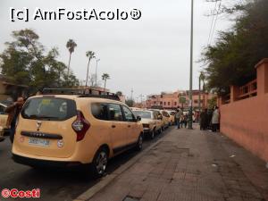 [P06] Zona de staționare de grand taxi din Marrakech. În prim-plan, un Lodgy.  » foto by Costi
 - 
<span class="allrVoted glyphicon glyphicon-heart hidden" id="av836088"></span>
<a class="m-l-10 hidden" id="sv836088" onclick="voting_Foto_DelVot(,836088,2870)" role="button">șterge vot <span class="glyphicon glyphicon-remove"></span></a>
<a id="v9836088" class=" c-red"  onclick="voting_Foto_SetVot(836088)" role="button"><span class="glyphicon glyphicon-heart-empty"></span> <b>LIKE</b> = Votează poza</a> <img class="hidden"  id="f836088W9" src="/imagini/loader.gif" border="0" /><span class="AjErrMes hidden" id="e836088ErM"></span>