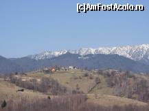 [P02] Peisaj de poveste: satul pe cate o culme, iar in spate maretia muntilor din Rezervatia Piatra Craiului si totul acoperit de un cer incredibil de albastru!!! » foto by ela7
 - 
<span class="allrVoted glyphicon glyphicon-heart hidden" id="av269876"></span>
<a class="m-l-10 hidden" id="sv269876" onclick="voting_Foto_DelVot(,269876,3010)" role="button">șterge vot <span class="glyphicon glyphicon-remove"></span></a>
<a id="v9269876" class=" c-red"  onclick="voting_Foto_SetVot(269876)" role="button"><span class="glyphicon glyphicon-heart-empty"></span> <b>LIKE</b> = Votează poza</a> <img class="hidden"  id="f269876W9" src="/imagini/loader.gif" border="0" /><span class="AjErrMes hidden" id="e269876ErM"></span>