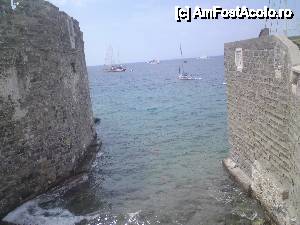 [P01] pe podul de intrare in castel » foto by eug
 - 
<span class="allrVoted glyphicon glyphicon-heart hidden" id="av437670"></span>
<a class="m-l-10 hidden" id="sv437670" onclick="voting_Foto_DelVot(,437670,3030)" role="button">șterge vot <span class="glyphicon glyphicon-remove"></span></a>
<a id="v9437670" class=" c-red"  onclick="voting_Foto_SetVot(437670)" role="button"><span class="glyphicon glyphicon-heart-empty"></span> <b>LIKE</b> = Votează poza</a> <img class="hidden"  id="f437670W9" src="/imagini/loader.gif" border="0" /><span class="AjErrMes hidden" id="e437670ErM"></span>