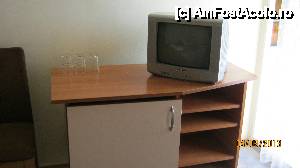 [P35] TV SI MASA CU FRIGIDER INCORPORAT » foto by ile57b
 - 
<span class="allrVoted glyphicon glyphicon-heart hidden" id="av467958"></span>
<a class="m-l-10 hidden" id="sv467958" onclick="voting_Foto_DelVot(,467958,3036)" role="button">șterge vot <span class="glyphicon glyphicon-remove"></span></a>
<a id="v9467958" class=" c-red"  onclick="voting_Foto_SetVot(467958)" role="button"><span class="glyphicon glyphicon-heart-empty"></span> <b>LIKE</b> = Votează poza</a> <img class="hidden"  id="f467958W9" src="/imagini/loader.gif" border="0" /><span class="AjErrMes hidden" id="e467958ErM"></span>