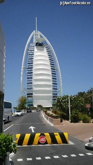 [P40] la intrare in Burj al Arab » foto by xioana
 - 
<span class="allrVoted glyphicon glyphicon-heart hidden" id="av545997"></span>
<a class="m-l-10 hidden" id="sv545997" onclick="voting_Foto_DelVot(,545997,3199)" role="button">șterge vot <span class="glyphicon glyphicon-remove"></span></a>
<a id="v9545997" class=" c-red"  onclick="voting_Foto_SetVot(545997)" role="button"><span class="glyphicon glyphicon-heart-empty"></span> <b>LIKE</b> = Votează poza</a> <img class="hidden"  id="f545997W9" src="/imagini/loader.gif" border="0" /><span class="AjErrMes hidden" id="e545997ErM"></span>