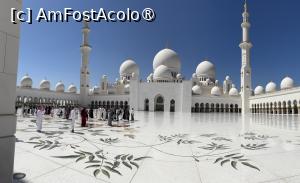 [P11] Moscheea Sheik Zayed Abu Dhabi,curtea » foto by AZE
 - 
<span class="allrVoted glyphicon glyphicon-heart hidden" id="av1488101"></span>
<a class="m-l-10 hidden" id="sv1488101" onclick="voting_Foto_DelVot(,1488101,3202)" role="button">șterge vot <span class="glyphicon glyphicon-remove"></span></a>
<a id="v91488101" class=" c-red"  onclick="voting_Foto_SetVot(1488101)" role="button"><span class="glyphicon glyphicon-heart-empty"></span> <b>LIKE</b> = Votează poza</a> <img class="hidden"  id="f1488101W9" src="/imagini/loader.gif" border="0" /><span class="AjErrMes hidden" id="e1488101ErM"></span>