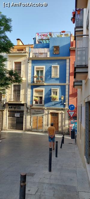 [P11] Barrio de Santa Cruz: Plaza del Carmen și Calle Alvarez » foto by Carmen Ion
 - 
<span class="allrVoted glyphicon glyphicon-heart hidden" id="av1316892"></span>
<a class="m-l-10 hidden" id="sv1316892" onclick="voting_Foto_DelVot(,1316892,3218)" role="button">șterge vot <span class="glyphicon glyphicon-remove"></span></a>
<a id="v91316892" class=" c-red"  onclick="voting_Foto_SetVot(1316892)" role="button"><span class="glyphicon glyphicon-heart-empty"></span> <b>LIKE</b> = Votează poza</a> <img class="hidden"  id="f1316892W9" src="/imagini/loader.gif" border="0" /><span class="AjErrMes hidden" id="e1316892ErM"></span>