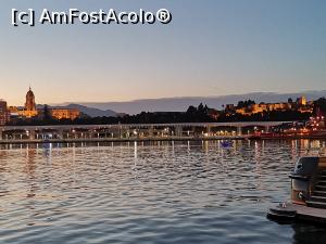 [P47] Catedrala din Malaga și dealul pe care se află Alcazaba, Muzeul Arheologic, Teatrul Roman și Castelul Gibralfaro. Vedere din port.  » foto by Aurici
 - 
<span class="allrVoted glyphicon glyphicon-heart hidden" id="av1103794"></span>
<a class="m-l-10 hidden" id="sv1103794" onclick="voting_Foto_DelVot(,1103794,3219)" role="button">șterge vot <span class="glyphicon glyphicon-remove"></span></a>
<a id="v91103794" class=" c-red"  onclick="voting_Foto_SetVot(1103794)" role="button"><span class="glyphicon glyphicon-heart-empty"></span> <b>LIKE</b> = Votează poza</a> <img class="hidden"  id="f1103794W9" src="/imagini/loader.gif" border="0" /><span class="AjErrMes hidden" id="e1103794ErM"></span>