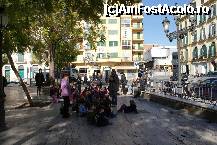 [P06] Plaza de la Merced, latura nordică. Un grup de copii, cu educatoarele alături, se odihnesc şi privesc spre Casa natală a lui Picasso. » foto by Costi
 - 
<span class="allrVoted glyphicon glyphicon-heart hidden" id="av223605"></span>
<a class="m-l-10 hidden" id="sv223605" onclick="voting_Foto_DelVot(,223605,3219)" role="button">șterge vot <span class="glyphicon glyphicon-remove"></span></a>
<a id="v9223605" class=" c-red"  onclick="voting_Foto_SetVot(223605)" role="button"><span class="glyphicon glyphicon-heart-empty"></span> <b>LIKE</b> = Votează poza</a> <img class="hidden"  id="f223605W9" src="/imagini/loader.gif" border="0" /><span class="AjErrMes hidden" id="e223605ErM"></span>