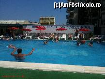 [P02] Piscina din fata hotelului. » foto by angello
 - 
<span class="allrVoted glyphicon glyphicon-heart hidden" id="av225913"></span>
<a class="m-l-10 hidden" id="sv225913" onclick="voting_Foto_DelVot(,225913,3240)" role="button">șterge vot <span class="glyphicon glyphicon-remove"></span></a>
<a id="v9225913" class=" c-red"  onclick="voting_Foto_SetVot(225913)" role="button"><span class="glyphicon glyphicon-heart-empty"></span> <b>LIKE</b> = Votează poza</a> <img class="hidden"  id="f225913W9" src="/imagini/loader.gif" border="0" /><span class="AjErrMes hidden" id="e225913ErM"></span>