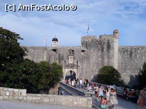 [P09] Poarta Pile - intrarea principală în centrul vechi al Dubrovnik-ului.  » foto by Aurici
 - 
<span class="allrVoted glyphicon glyphicon-heart hidden" id="av1014616"></span>
<a class="m-l-10 hidden" id="sv1014616" onclick="voting_Foto_DelVot(,1014616,3304)" role="button">șterge vot <span class="glyphicon glyphicon-remove"></span></a>
<a id="v91014616" class=" c-red"  onclick="voting_Foto_SetVot(1014616)" role="button"><span class="glyphicon glyphicon-heart-empty"></span> <b>LIKE</b> = Votează poza</a> <img class="hidden"  id="f1014616W9" src="/imagini/loader.gif" border="0" /><span class="AjErrMes hidden" id="e1014616ErM"></span>