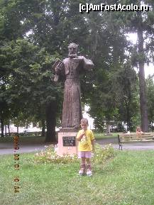 [P03] Statuia episcopului Ioan Inochenţiu Micu Klain aflată în parcul din faţa Catedralei Greco-Catolice. » foto by abbilbal*
 - 
<span class="allrVoted glyphicon glyphicon-heart hidden" id="av88232"></span>
<a class="m-l-10 hidden" id="sv88232" onclick="voting_Foto_DelVot(,88232,3340)" role="button">șterge vot <span class="glyphicon glyphicon-remove"></span></a>
<a id="v988232" class=" c-red"  onclick="voting_Foto_SetVot(88232)" role="button"><span class="glyphicon glyphicon-heart-empty"></span> <b>LIKE</b> = Votează poza</a> <img class="hidden"  id="f88232W9" src="/imagini/loader.gif" border="0" /><span class="AjErrMes hidden" id="e88232ErM"></span>