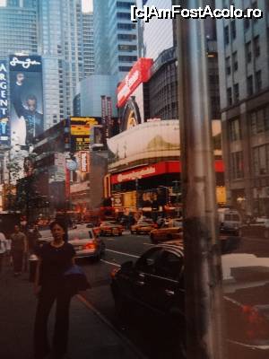 [P11] Times Square - Denumit şi Răscrucea lumii este cea mai renumită din metropola americană, simbolul districtului teatrelor din apropiere.  » foto by Marian Preda
 - 
<span class="allrVoted glyphicon glyphicon-heart hidden" id="av679922"></span>
<a class="m-l-10 hidden" id="sv679922" onclick="voting_Foto_DelVot(,679922,3385)" role="button">șterge vot <span class="glyphicon glyphicon-remove"></span></a>
<a id="v9679922" class=" c-red"  onclick="voting_Foto_SetVot(679922)" role="button"><span class="glyphicon glyphicon-heart-empty"></span> <b>LIKE</b> = Votează poza</a> <img class="hidden"  id="f679922W9" src="/imagini/loader.gif" border="0" /><span class="AjErrMes hidden" id="e679922ErM"></span>