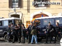 [P21] Roma - sase, vin carabinierii.
De fapt ei asigurau securitatea unui miting, pt ca era campanie electorala atunci. » foto by presario
 - 
<span class="allrVoted glyphicon glyphicon-heart hidden" id="av67483"></span>
<a class="m-l-10 hidden" id="sv67483" onclick="voting_Foto_DelVot(,67483,3406)" role="button">șterge vot <span class="glyphicon glyphicon-remove"></span></a>
<a id="v967483" class=" c-red"  onclick="voting_Foto_SetVot(67483)" role="button"><span class="glyphicon glyphicon-heart-empty"></span> <b>LIKE</b> = Votează poza</a> <img class="hidden"  id="f67483W9" src="/imagini/loader.gif" border="0" /><span class="AjErrMes hidden" id="e67483ErM"></span>