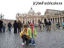 [P03] Fetele mele plictisite in San Pietro » foto by pepsi70ro
 - 
<span class="allrVoted glyphicon glyphicon-heart hidden" id="av26390"></span>
<a class="m-l-10 hidden" id="sv26390" onclick="voting_Foto_DelVot(,26390,3406)" role="button">șterge vot <span class="glyphicon glyphicon-remove"></span></a>
<a id="v926390" class=" c-red"  onclick="voting_Foto_SetVot(26390)" role="button"><span class="glyphicon glyphicon-heart-empty"></span> <b>LIKE</b> = Votează poza</a> <img class="hidden"  id="f26390W9" src="/imagini/loader.gif" border="0" /><span class="AjErrMes hidden" id="e26390ErM"></span>