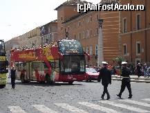 [P26] Cu Autobuzul Hop On-Hop Off in Roma » foto by georgiana
 - 
<span class="allrVoted glyphicon glyphicon-heart hidden" id="av210161"></span>
<a class="m-l-10 hidden" id="sv210161" onclick="voting_Foto_DelVot(,210161,3406)" role="button">șterge vot <span class="glyphicon glyphicon-remove"></span></a>
<a id="v9210161" class=" c-red"  onclick="voting_Foto_SetVot(210161)" role="button"><span class="glyphicon glyphicon-heart-empty"></span> <b>LIKE</b> = Votează poza</a> <img class="hidden"  id="f210161W9" src="/imagini/loader.gif" border="0" /><span class="AjErrMes hidden" id="e210161ErM"></span>