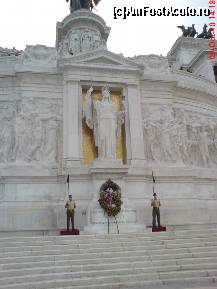 [P46] Monumentul Vittorio Emmanuelle - mormantul soldatului necunoscut » foto by cristi_an3000
 - 
<span class="allrVoted glyphicon glyphicon-heart hidden" id="av150981"></span>
<a class="m-l-10 hidden" id="sv150981" onclick="voting_Foto_DelVot(,150981,3406)" role="button">șterge vot <span class="glyphicon glyphicon-remove"></span></a>
<a id="v9150981" class=" c-red"  onclick="voting_Foto_SetVot(150981)" role="button"><span class="glyphicon glyphicon-heart-empty"></span> <b>LIKE</b> = Votează poza</a> <img class="hidden"  id="f150981W9" src="/imagini/loader.gif" border="0" /><span class="AjErrMes hidden" id="e150981ErM"></span>