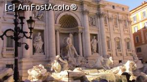 [P15] Fontana di Trevi. <p> Zeul Neptun este in centru fiind incadrat de Ab undenta (dreapta) si Sanatatea (stanga).  » foto by ovidiuyepi
 - 
<span class="allrVoted glyphicon glyphicon-heart hidden" id="av977414"></span>
<a class="m-l-10 hidden" id="sv977414" onclick="voting_Foto_DelVot(,977414,3406)" role="button">șterge vot <span class="glyphicon glyphicon-remove"></span></a>
<a id="v9977414" class=" c-red"  onclick="voting_Foto_SetVot(977414)" role="button"><span class="glyphicon glyphicon-heart-empty"></span> <b>LIKE</b> = Votează poza</a> <img class="hidden"  id="f977414W9" src="/imagini/loader.gif" border="0" /><span class="AjErrMes hidden" id="e977414ErM"></span>