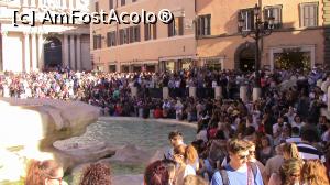 [P16] Asta am gasit cand am ajuns la Fontana di Trevi. Aglomeratie mare, monser!  » foto by ovidiuyepi
 - 
<span class="allrVoted glyphicon glyphicon-heart hidden" id="av977415"></span>
<a class="m-l-10 hidden" id="sv977415" onclick="voting_Foto_DelVot(,977415,3406)" role="button">șterge vot <span class="glyphicon glyphicon-remove"></span></a>
<a id="v9977415" class=" c-red"  onclick="voting_Foto_SetVot(977415)" role="button"><span class="glyphicon glyphicon-heart-empty"></span> <b>LIKE</b> = Votează poza</a> <img class="hidden"  id="f977415W9" src="/imagini/loader.gif" border="0" /><span class="AjErrMes hidden" id="e977415ErM"></span>