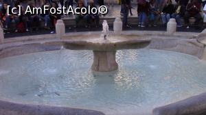 [P18] Piazza di Spagna/Piata Spaniei. <p> Fontana della Barcaccia, opera sculptorilor Pietro Bernini, tatal, si Gian Lorenzo Bernini, fiul.  » foto by ovidiuyepi
 - 
<span class="allrVoted glyphicon glyphicon-heart hidden" id="av977418"></span>
<a class="m-l-10 hidden" id="sv977418" onclick="voting_Foto_DelVot(,977418,3406)" role="button">șterge vot <span class="glyphicon glyphicon-remove"></span></a>
<a id="v9977418" class=" c-red"  onclick="voting_Foto_SetVot(977418)" role="button"><span class="glyphicon glyphicon-heart-empty"></span> <b>LIKE</b> = Votează poza</a> <img class="hidden"  id="f977418W9" src="/imagini/loader.gif" border="0" /><span class="AjErrMes hidden" id="e977418ErM"></span>