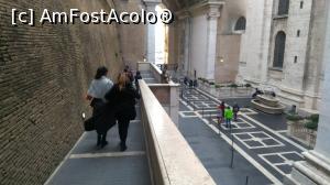 [P24] Musei Vatican, la ieșirea spre Basilica Sf Petru » foto by FlorinAndrei
 - 
<span class="allrVoted glyphicon glyphicon-heart hidden" id="av942564"></span>
<a class="m-l-10 hidden" id="sv942564" onclick="voting_Foto_DelVot(,942564,3406)" role="button">șterge vot <span class="glyphicon glyphicon-remove"></span></a>
<a id="v9942564" class=" c-red"  onclick="voting_Foto_SetVot(942564)" role="button"><span class="glyphicon glyphicon-heart-empty"></span> <b>LIKE</b> = Votează poza</a> <img class="hidden"  id="f942564W9" src="/imagini/loader.gif" border="0" /><span class="AjErrMes hidden" id="e942564ErM"></span>