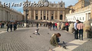 [P29] Vatican, piața San Pietro: hrănind porumbeii » foto by FlorinAndrei
 - 
<span class="allrVoted glyphicon glyphicon-heart hidden" id="av942576"></span>
<a class="m-l-10 hidden" id="sv942576" onclick="voting_Foto_DelVot(,942576,3406)" role="button">șterge vot <span class="glyphicon glyphicon-remove"></span></a>
<a id="v9942576" class=" c-red"  onclick="voting_Foto_SetVot(942576)" role="button"><span class="glyphicon glyphicon-heart-empty"></span> <b>LIKE</b> = Votează poza</a> <img class="hidden"  id="f942576W9" src="/imagini/loader.gif" border="0" /><span class="AjErrMes hidden" id="e942576ErM"></span>