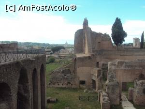 [P29] - Ansamblu de ruine pe „Palatin”. În fundal se zărește cupola bazilicii „San Pietro”, de la Vatican. » foto by doinafil
 - 
<span class="allrVoted glyphicon glyphicon-heart hidden" id="av902825"></span>
<a class="m-l-10 hidden" id="sv902825" onclick="voting_Foto_DelVot(,902825,3406)" role="button">șterge vot <span class="glyphicon glyphicon-remove"></span></a>
<a id="v9902825" class=" c-red"  onclick="voting_Foto_SetVot(902825)" role="button"><span class="glyphicon glyphicon-heart-empty"></span> <b>LIKE</b> = Votează poza</a> <img class="hidden"  id="f902825W9" src="/imagini/loader.gif" border="0" /><span class="AjErrMes hidden" id="e902825ErM"></span>