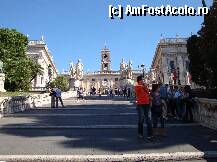 [P46] Roma-scara Cordonata ce urcă pe dealul Capitoliului.În plan îndepărtat se văd cele două statui ale fraților legendari Castor și Polșux » foto by mariana.olaru
 - 
<span class="allrVoted glyphicon glyphicon-heart hidden" id="av207349"></span>
<a class="m-l-10 hidden" id="sv207349" onclick="voting_Foto_DelVot(,207349,3406)" role="button">șterge vot <span class="glyphicon glyphicon-remove"></span></a>
<a id="v9207349" class=" c-red"  onclick="voting_Foto_SetVot(207349)" role="button"><span class="glyphicon glyphicon-heart-empty"></span> <b>LIKE</b> = Votează poza</a> <img class="hidden"  id="f207349W9" src="/imagini/loader.gif" border="0" /><span class="AjErrMes hidden" id="e207349ErM"></span>