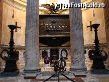 [P83] Roma,Partheon:mormântul primului rege al Italiei unificate,Vittorio Emanuele II » foto by mariana.olaru
 - 
<span class="allrVoted glyphicon glyphicon-heart hidden" id="av207386"></span>
<a class="m-l-10 hidden" id="sv207386" onclick="voting_Foto_DelVot(,207386,3406)" role="button">șterge vot <span class="glyphicon glyphicon-remove"></span></a>
<a id="v9207386" class=" c-red"  onclick="voting_Foto_SetVot(207386)" role="button"><span class="glyphicon glyphicon-heart-empty"></span> <b>LIKE</b> = Votează poza</a> <img class="hidden"  id="f207386W9" src="/imagini/loader.gif" border="0" /><span class="AjErrMes hidden" id="e207386ErM"></span>