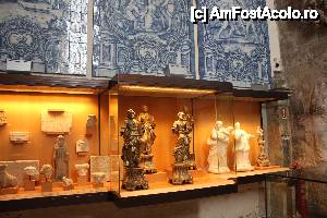 [P17] În vitrine exponatele muzeului, deasupra colecția de azulejo ce ilustrază patimile lui Iisus.  » foto by gettutza
 - 
<span class="allrVoted glyphicon glyphicon-heart hidden" id="av448552"></span>
<a class="m-l-10 hidden" id="sv448552" onclick="voting_Foto_DelVot(,448552,3414)" role="button">șterge vot <span class="glyphicon glyphicon-remove"></span></a>
<a id="v9448552" class=" c-red"  onclick="voting_Foto_SetVot(448552)" role="button"><span class="glyphicon glyphicon-heart-empty"></span> <b>LIKE</b> = Votează poza</a> <img class="hidden"  id="f448552W9" src="/imagini/loader.gif" border="0" /><span class="AjErrMes hidden" id="e448552ErM"></span>