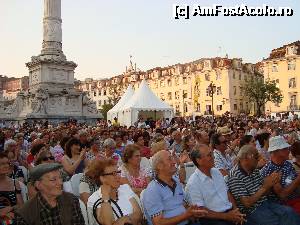 [P21] Concert in piata Rossio, langa statuia regelui la orele 19 » foto by mireille
 - 
<span class="allrVoted glyphicon glyphicon-heart hidden" id="av496738"></span>
<a class="m-l-10 hidden" id="sv496738" onclick="voting_Foto_DelVot(,496738,3414)" role="button">șterge vot <span class="glyphicon glyphicon-remove"></span></a>
<a id="v9496738" class=" c-red"  onclick="voting_Foto_SetVot(496738)" role="button"><span class="glyphicon glyphicon-heart-empty"></span> <b>LIKE</b> = Votează poza</a> <img class="hidden"  id="f496738W9" src="/imagini/loader.gif" border="0" /><span class="AjErrMes hidden" id="e496738ErM"></span>