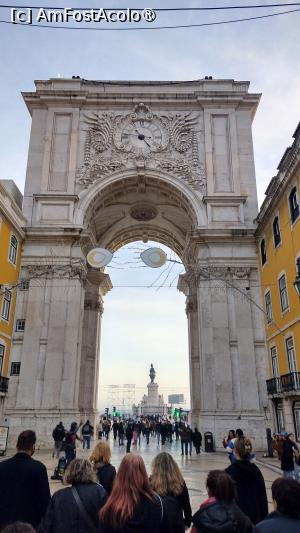 [P46] 22 dec. 2022.

Arco da Rua Augusta, la intrarea în Praca do Comercio (foto de pe Rua Augusta). » foto by ovidiuyepi
 - 
<span class="allrVoted glyphicon glyphicon-heart hidden" id="av1395634"></span>
<a class="m-l-10 hidden" id="sv1395634" onclick="voting_Foto_DelVot(,1395634,3414)" role="button">șterge vot <span class="glyphicon glyphicon-remove"></span></a>
<a id="v91395634" class=" c-red"  onclick="voting_Foto_SetVot(1395634)" role="button"><span class="glyphicon glyphicon-heart-empty"></span> <b>LIKE</b> = Votează poza</a> <img class="hidden"  id="f1395634W9" src="/imagini/loader.gif" border="0" /><span class="AjErrMes hidden" id="e1395634ErM"></span>